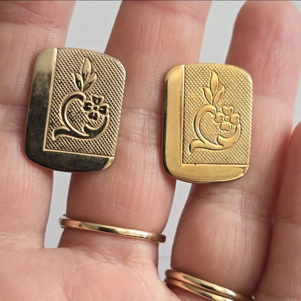 Vintage cufflinks gold tone floral cuff links
